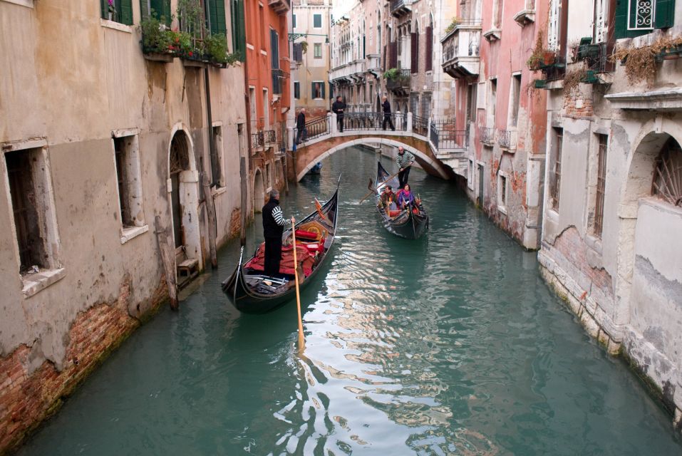 Venice: Gondola Ride and St. Mark’s Basilica Tour