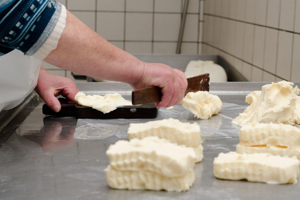 Vico Equense: Tour in the Mozzarella Expience Dairy - Mozzarella Lesson and Hands-On Experience