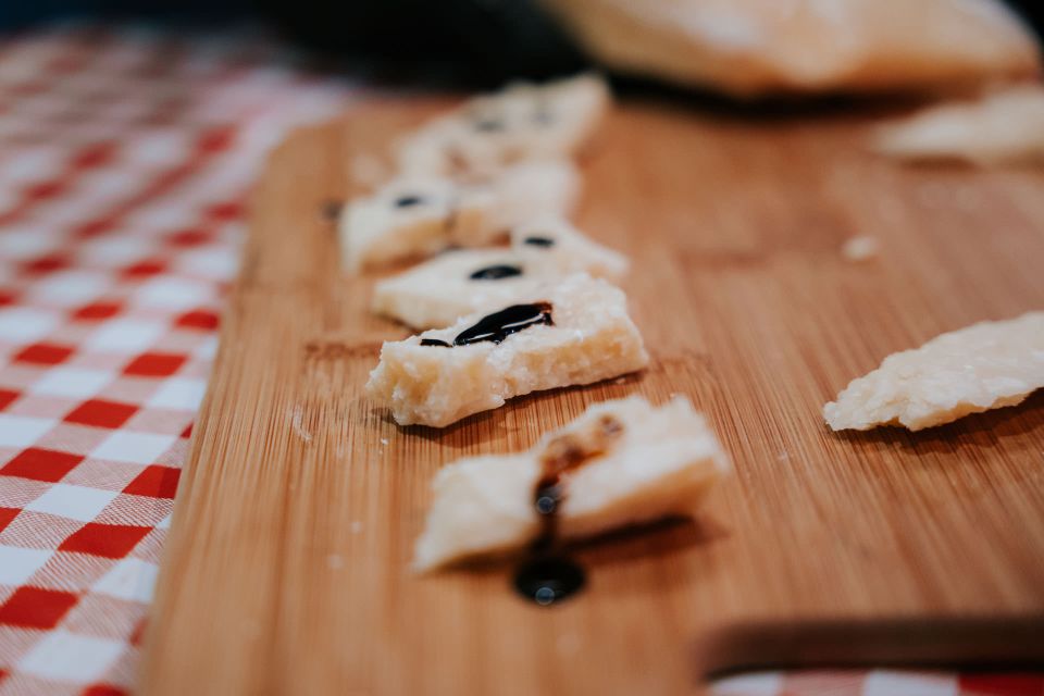 Bologna: Tastes and Traditions Food Tour With Market Visit - Dietary Accommodations and Accessibility