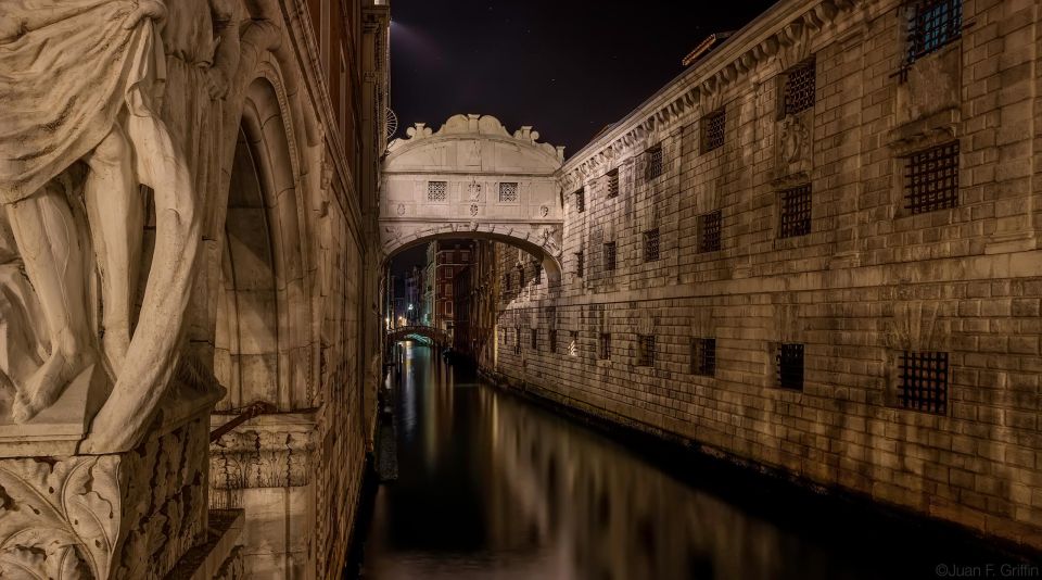 Venice: Sunset Gondola Ride & Guided Walking Tour - Just The Basics