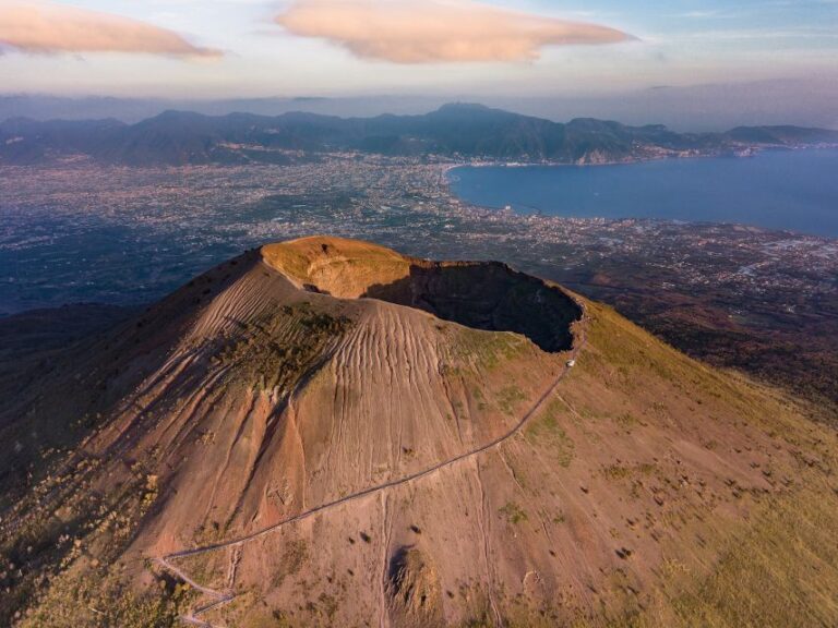 From Sorrento: Semiprivate Vesuvius Tour
