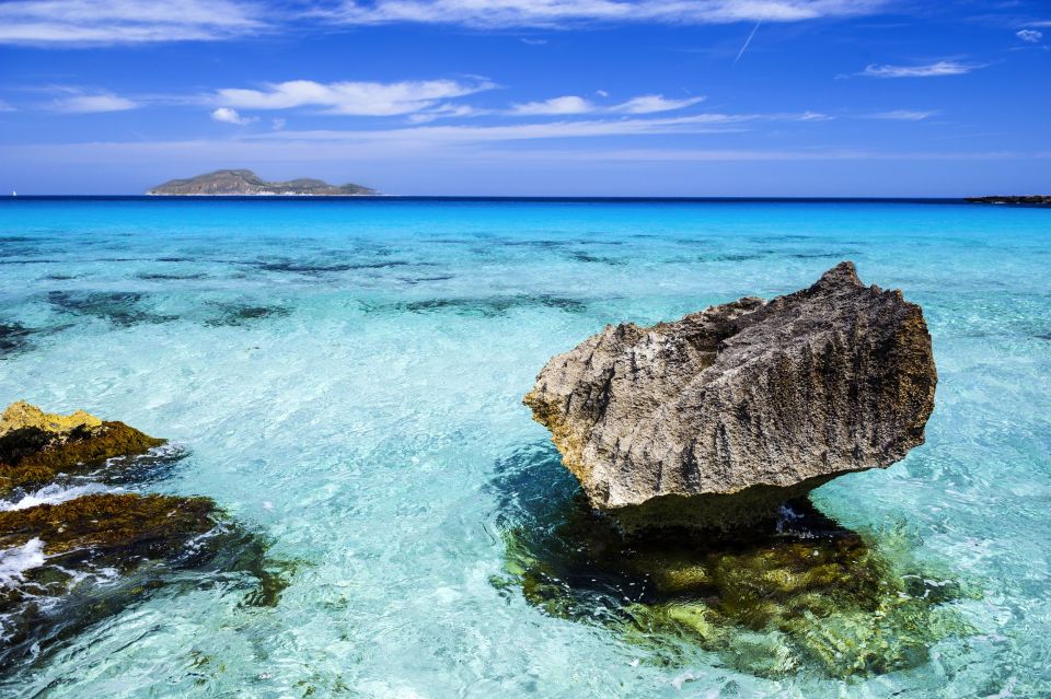 From Trapani: Favignana and Levanzo Yacht Tour With Stops