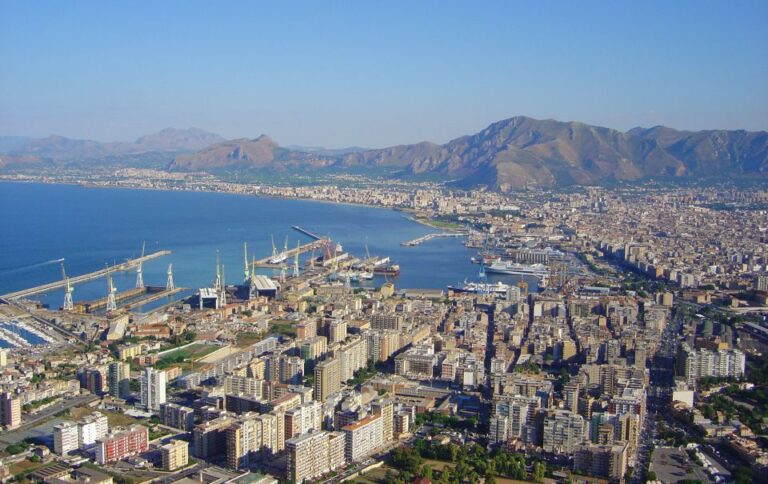 Palermo: Panoramic Mount Pellegrino Tour in CruiserCar