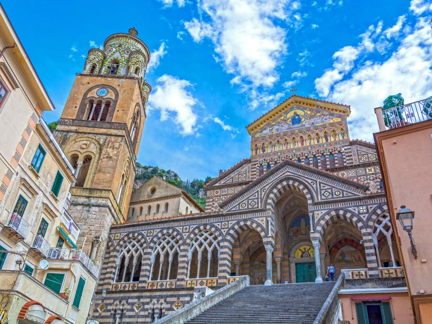 From Pompei: Amalfi Coast by Bus - Language and Guides