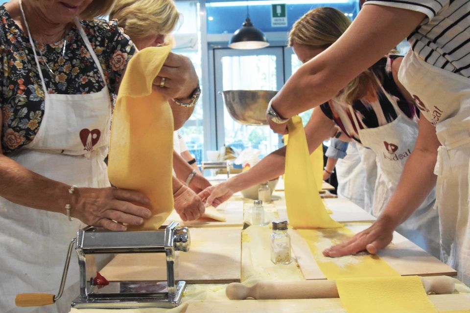 Rome: Pasta, Ravioli, and Tiramisu Cooking Class - Location and Details